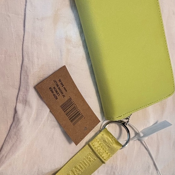 Steve Madden Lime Green Women's Wallet - Picture 2 of 9